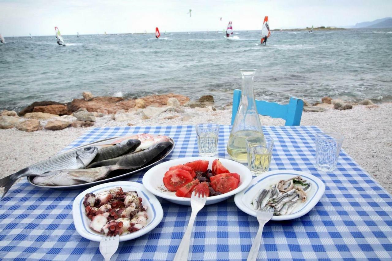 Windsurfing Seaside Apartment Artemida Esterno foto